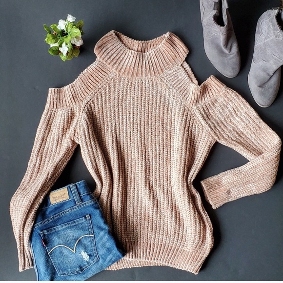 💍Elan Cream Fuzzy Cold Shoulder Sweater - Picture 1 of 3